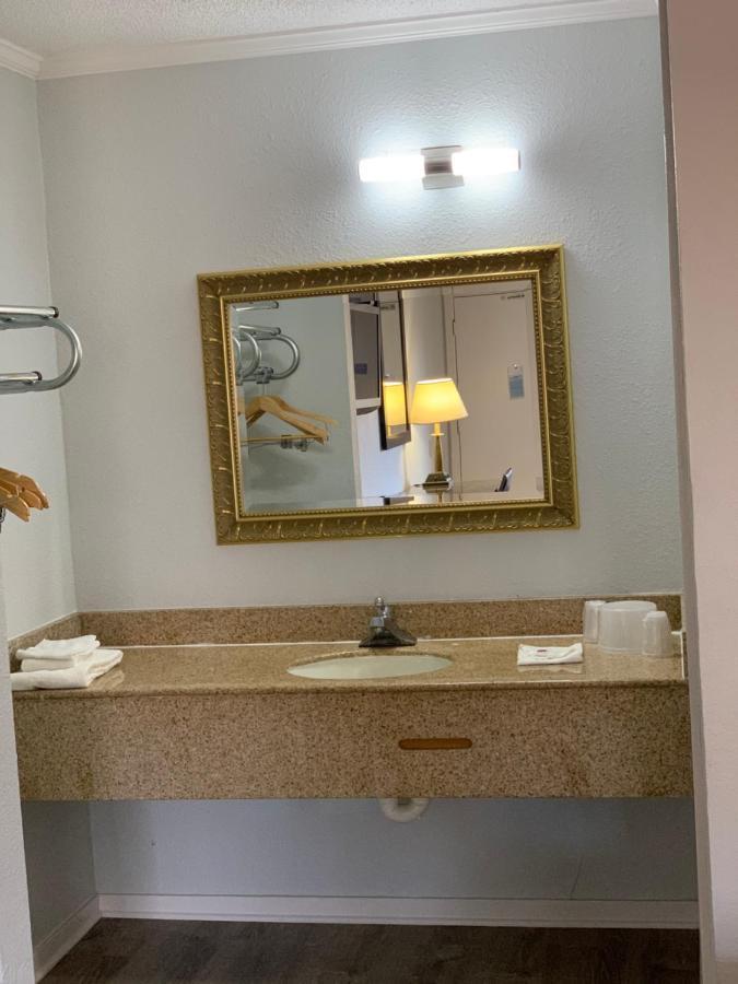 Motel 6 Newport News, Va - Fort Eustis Экстерьер фото